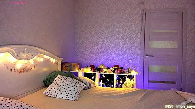 LillyMoure  online show from June 1, 11:38 pm