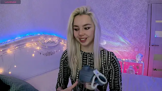 LillyMoure  online show from January 19, 12:07 am