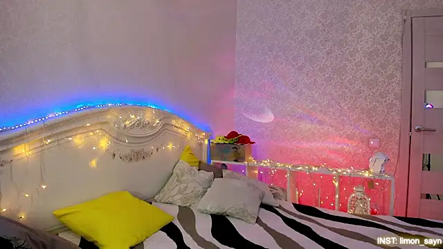 LillyMoure  online show from January 31, 11:14 pm