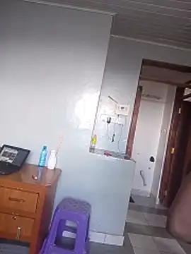 Prettybecs online show from March 28, 11:43 am