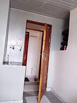 Prettybecs online show from February 22, 8:15 am