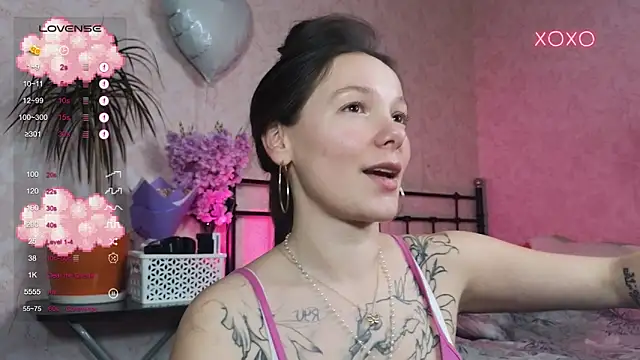 lil luna x online show from March 6, 5:41 pm