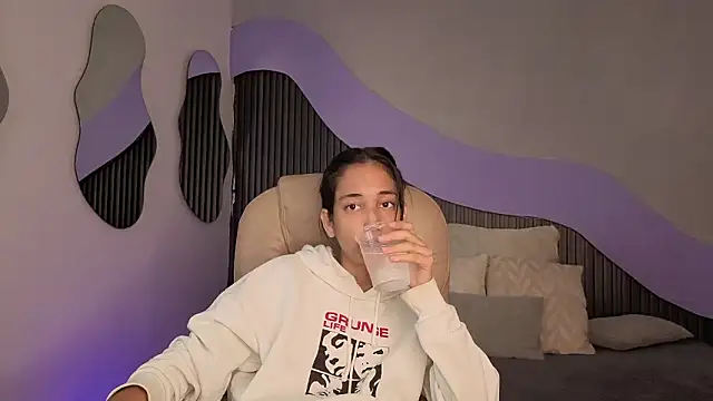 hot little bunny online show from March 2, 10:15 pm