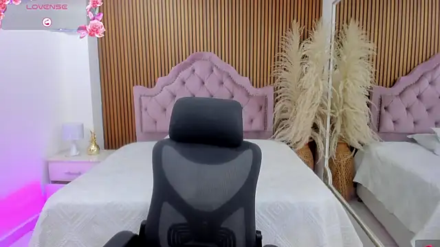CinthiaCollins online show from May 4, 9:07 pm