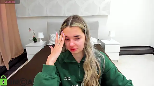 Donna Evans online show from April 16, 11:51 pm