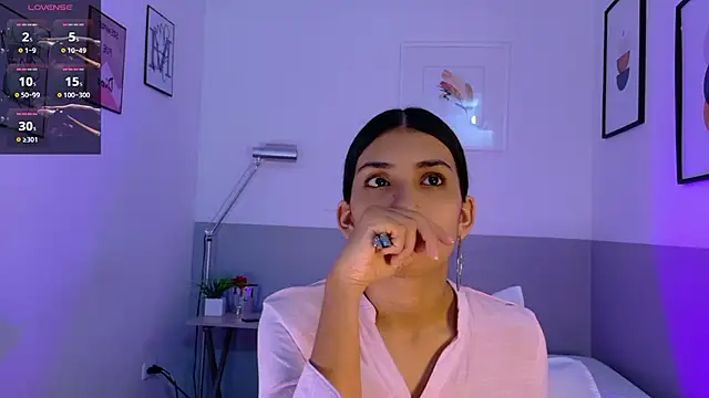 littlee emilyy  online show from April 12, 1:03 pm