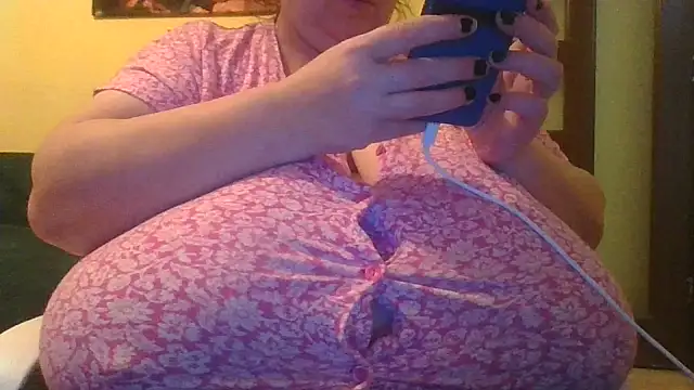 Nataliesbestjuggs online show from October 8, 4:22 pm