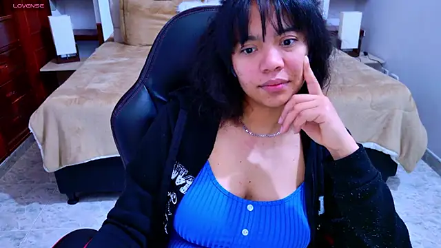 laureentt  online show from October 10, 4:06 am