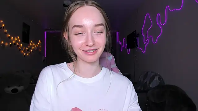 MoonDust online show from March 20, 6:02 pm