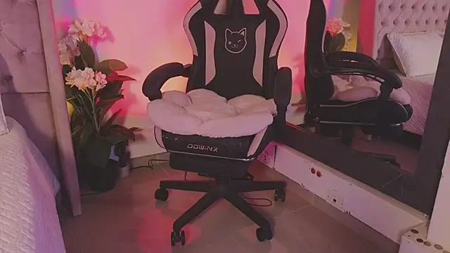  Linoshka 1 online show from April 17, 9:50 pm