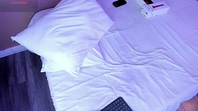 YuliCardona  online show from October 4, 8:46 pm