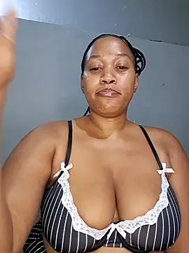 Toya P online show from October 18, 9:05 pm