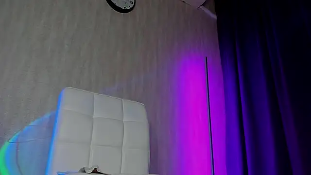 Miss Kreez online show from February 10, 8:01 pm