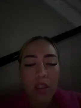 Danielavegax online show from November 18, 5:19 am