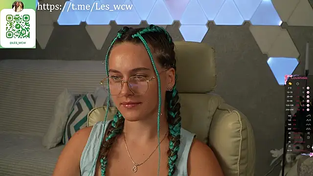 HarleyDeess online show from October 4, 9:30 pm