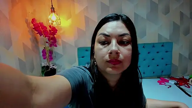 AdaFawxx online show from December 17, 4:27 am