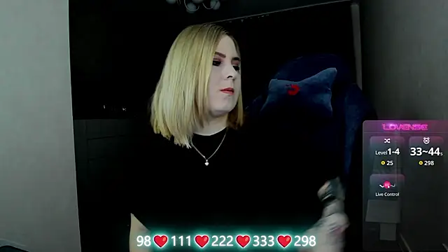 Olivia Munk online show from March 27, 4:47 am