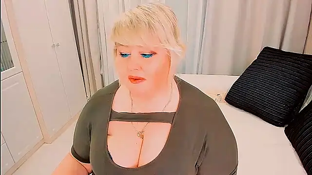 BIGTITSBBW online show from April 18, 7:07 pm