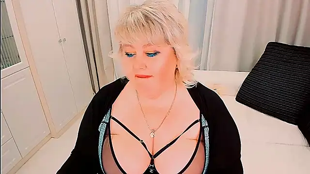 BIGTITSBBW online show from April 4, 8:18 pm