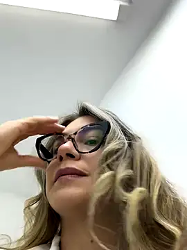 alicee16 online show from November 17, 3:57 pm