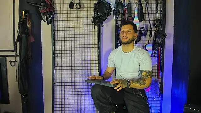 Twisted Fantasy online show from November 17, 6:25 am