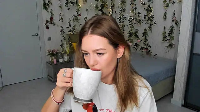 MiracleCurly online show from October 12, 1:08 am