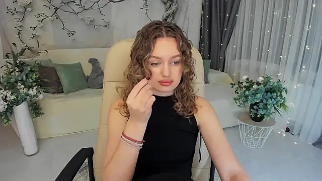 MiracleCurly online show from October 27, 7:30 pm