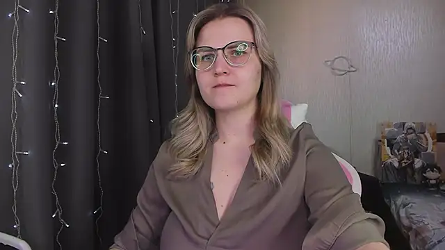 MissBrightShine online show from March 17, 12:20 pm