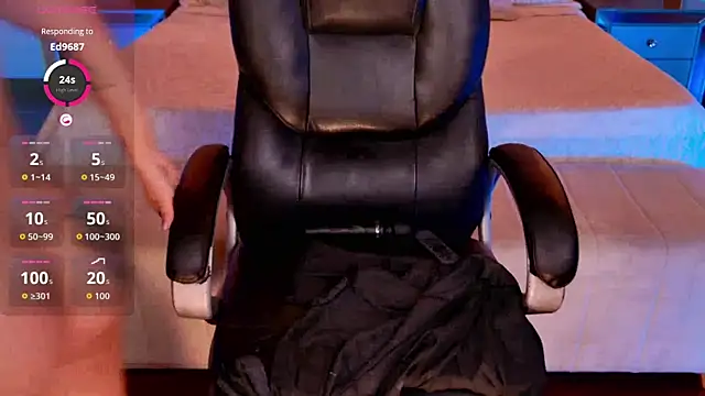 LisaMonroe  online show from October 24, 8:38 pm