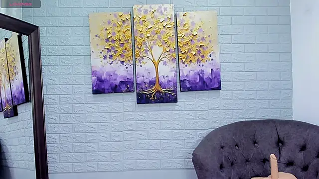 Paula Desousa online show from December 5, 8:10 pm