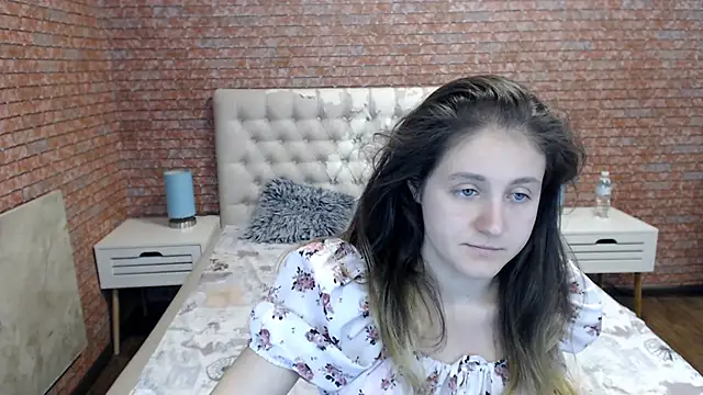 Holliy Cooper online show from September 9, 8:25 am