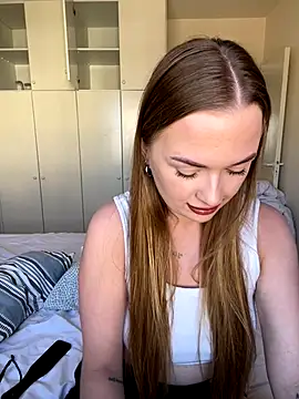 ElenaRebelle online show from October 2, 7:24 am