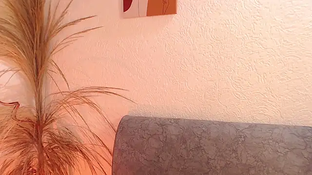  Kim  M online show from April 4, 3:22 pm