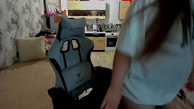 Lis Kollen online show from November 10, 11:05 am