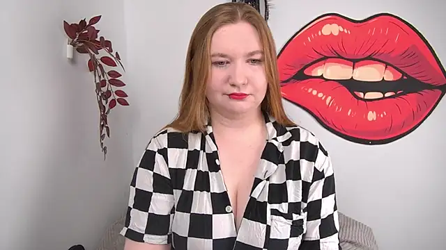 LaraDream online show from April 3, 2:15 pm